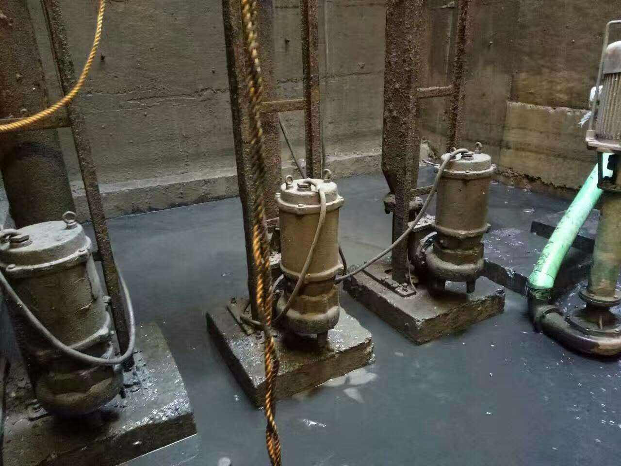 南岗污水池清理